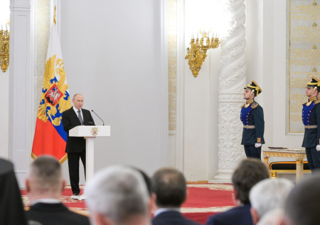 Путин наградил Героев России медалями в Кремле