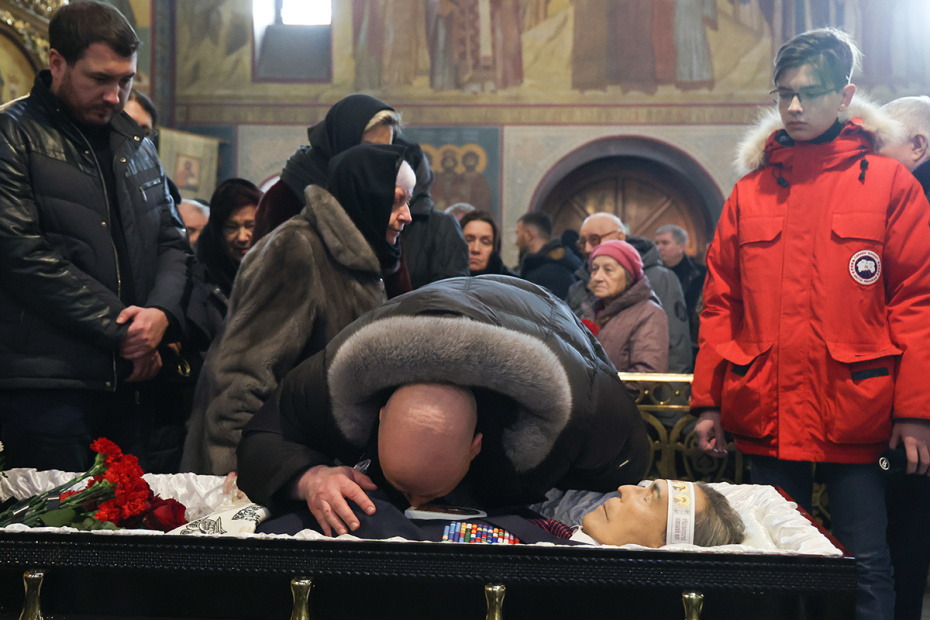 Родственники во время прощания с бывшим губернатором Кемеровской области Аманом Тулеевым в Знаменском кафедральном соборе. Тимур Тулеев (справа)