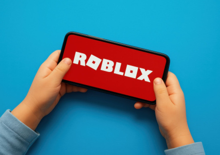 «Повод задуматься»: популярный у детей блогер высказался о запрете Roblox