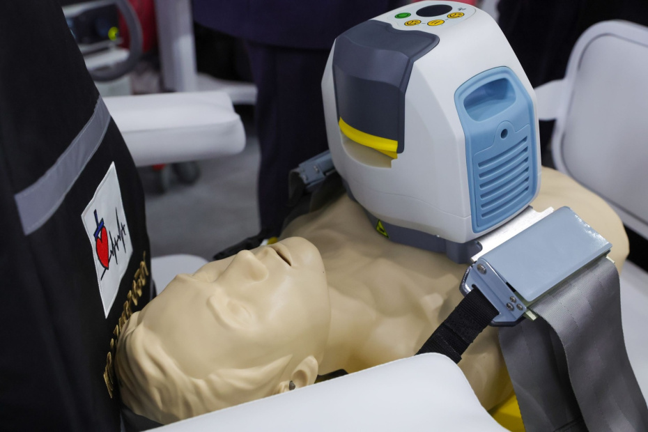 Автоматизированное устройство компрессии грудной клетки «Кардиоробот»