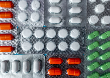 Злоумышленники незаконно продали лекарства на сумму более 200 млн рублей