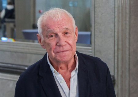 Скандал в театре, поддержка СВО, «Чебурашка-3»: как живет Сергей Гармаш