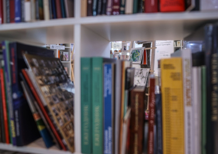 Несовершеннолетняя россиянка попала на обложки БДСМ-книг в Германии