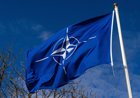 На Западе прогнозируют выход США из НАТО и сближение с Россией