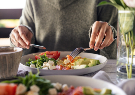 Ученые раскрыли диету, которая снижает риск деменции у пожилых