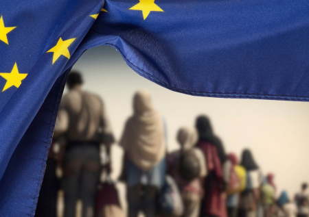 Мигранты, инфляция, цензура: Евросоюз медленно умирает, дальше — фашизм