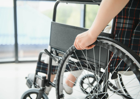 Без денег и квартиры: мать инвалида осталась без двушки по «схеме Долиной»