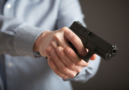 Ствол за 1700: подросток выстрелил в восьмиклассника в школе