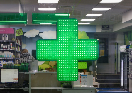 Депутат Госдумы предложил продавать энергетики в аптеках