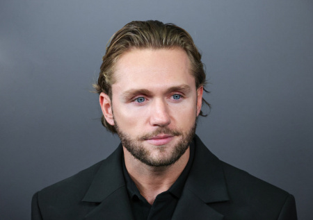 «Фото сына на надгробиях»: что известно об угрозах семье Влада Соколовского