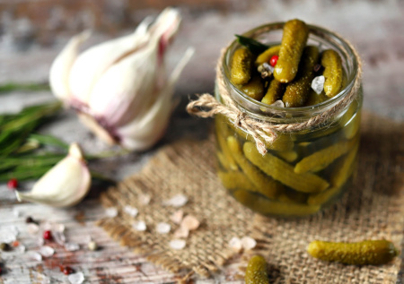 Корнишоны на вашем столе: что это за огурчики и с чем их есть