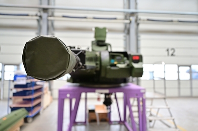 В ФРГ создали необычные адвент-календари в форме боевой машины