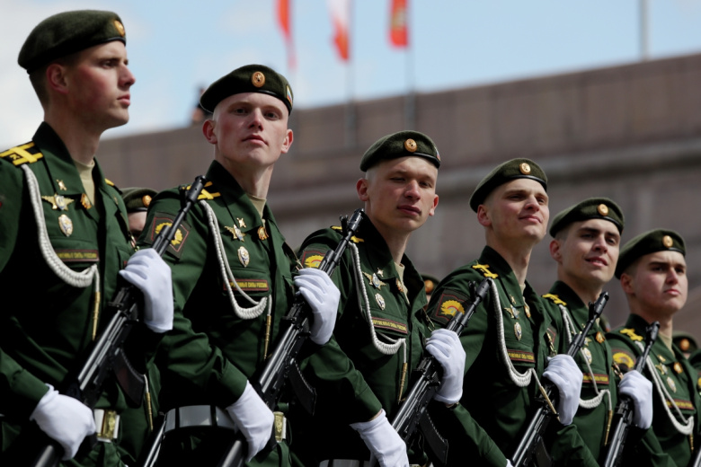 Парадный расчет Серпуховского филиала академии Ракетных войск стратегического назначения им. Петра Великого