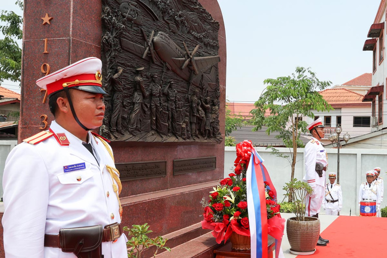 Памятник советским летчикам транспортной авиации, принимавшим участие в боевых действиях в Индокитае в годы американской агрессии с 1960 по 1973 год