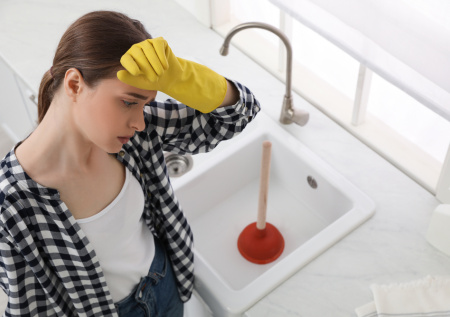 Как прочистить засор в раковине: быстрый способ избавиться от проблемы
