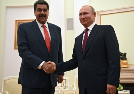 В Кремле раскрыли подробности переговоров Путина и Мадуро