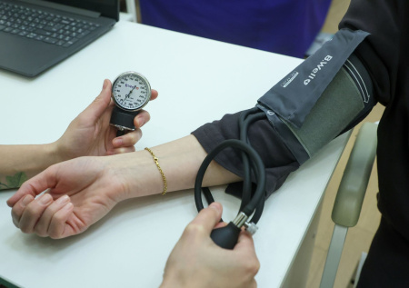 Кардиолог перечислил причины новогодних рисков для сердца