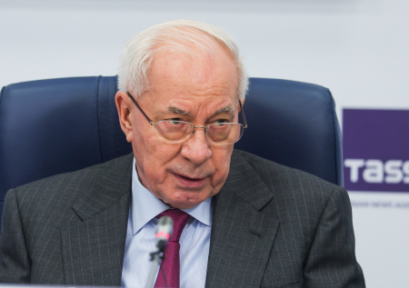 Бывший премьер Украины заявил о скрытой от него информации перед Майданом