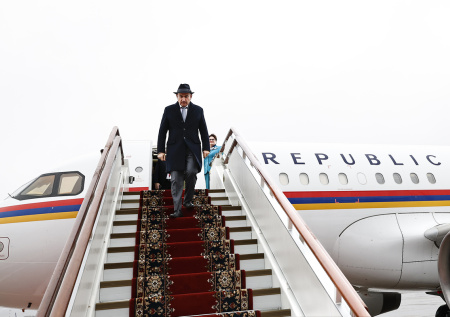 Самолет Пашиняна приземлился в Москве после атаки ВСУ