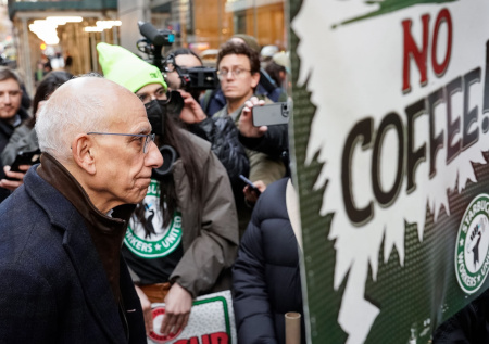 В США набирает силу крупнейшая в истории Starbucks забастовка