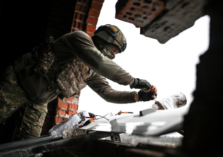 Град БПЛА у Москвы, ущерб на 600 млрд, эвакуация: ВСУ атакуют РФ 11 декабря