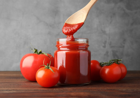 Как сохранить томатную пасту свежей до последней ложки: простой метод гармошки для заморозки, который экономит деньги и место в морозилке