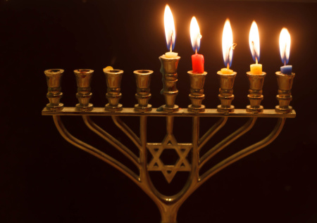 Пусть свет меноры ведет вас: открытки на Хануку — 14 декабря 2025 года