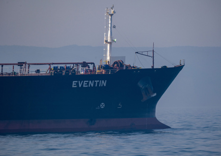 Германия не смогла конфисковать нефтяной танкер Eventin