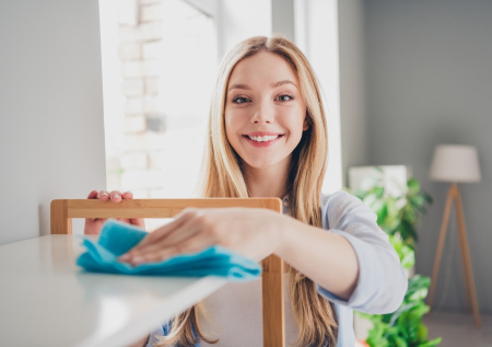 Почему пыль возвращается даже после генеральной уборки: неожиданные источники грязи в доме и простой способ уменьшить налет