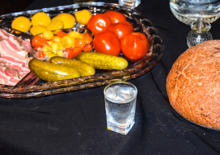 Не служите стакану! Как превратить застолье и тосты в стильный ритуал