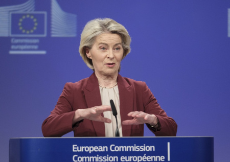 Фон дер Ляйен в истерике: США решили развалить ЕС, что будет делать Россия