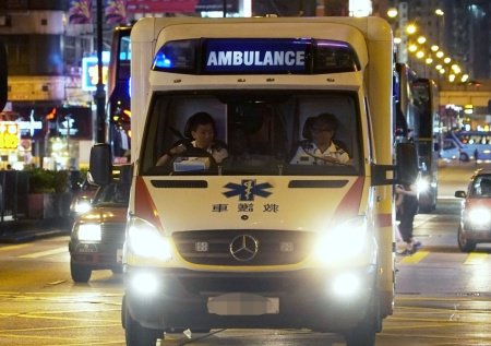 Пассажирский поезд сошел с рельсов из-за оползня в Каталонии