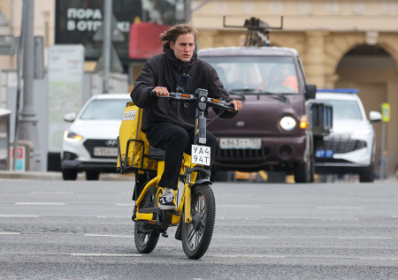 «Сбегут в курьеры»: в Госдуме назвали две профессии с дефицитом кадров