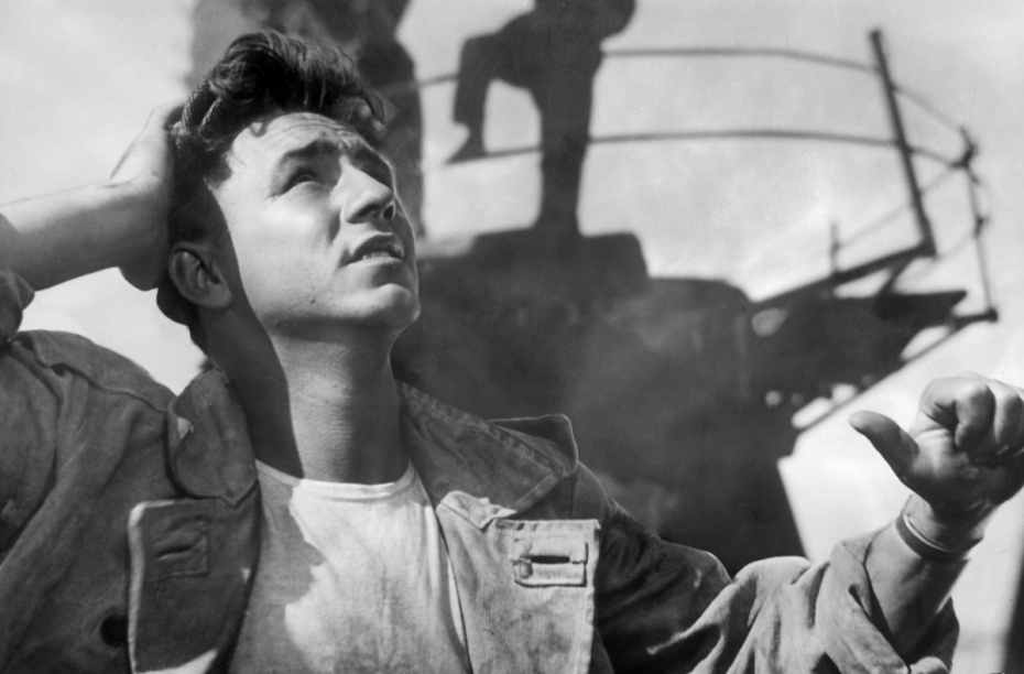 Кадр из кинофильма режиссера Александра Григорьевича Зархи (1908–1997) «Высота»