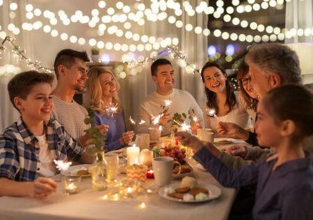 Врач посоветовала не закармливать детей на новогодние праздники