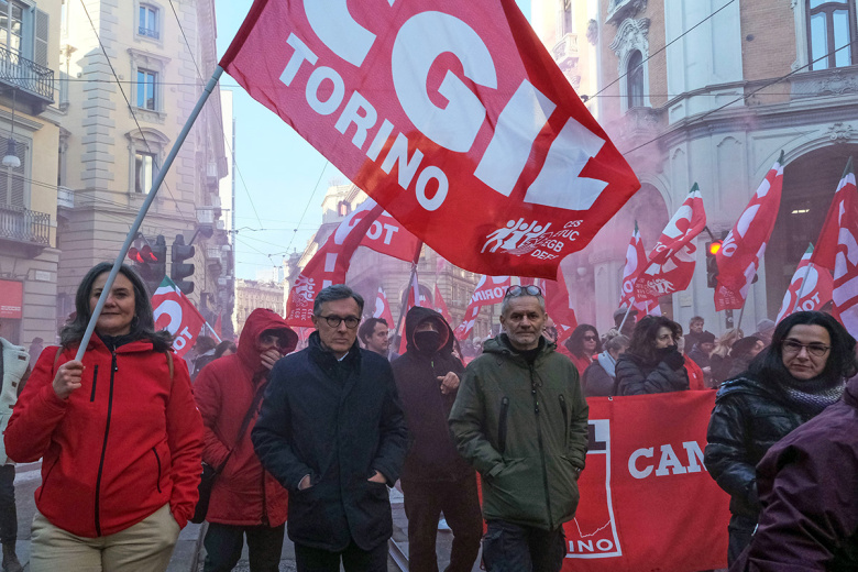 Участники всеобщей забастовки в Турине