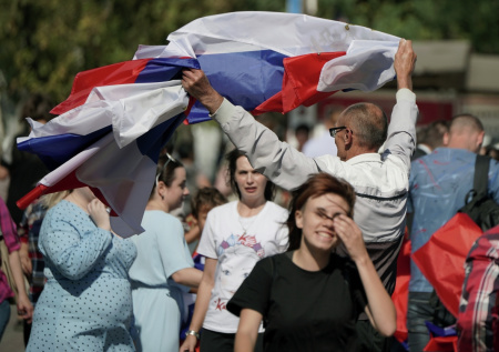 «Донбасс — российский. Весь»: как оценили в Кремле «референдум» Зеленского