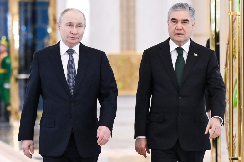 Президент РФ Владимир Путин и председатель Халк Маслахаты (Народного совета) Туркмении Гурбангулы Бердымухамедов (слева направо) во время встречи