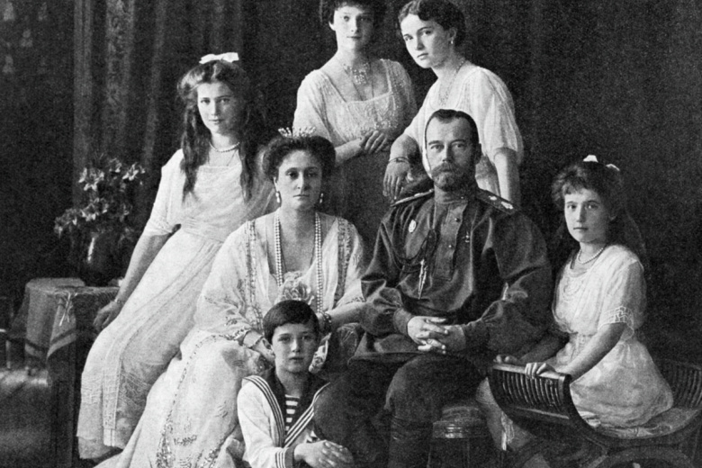 Российский император Николай II, императрица Александра Федоровна, великие княжны Ольга, Татьяна, Мария, Анастасия и цесаревич Алексей