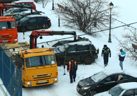 Эксперт по ЖКХ ответил, чем может обернуться парковка около мусорных баков