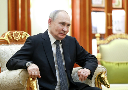 Стало известно, с кем пообщался Путин перед началом форума в Ашхабаде