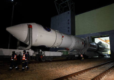 Роскосмос обнародовал кадры вывоза ракеты «Протон-М»