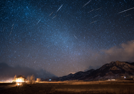 Роскосмос рассказал, когда можно увидеть разноцветный звездный дождь
