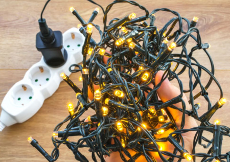 Россиянам пригрозили штрафами за размещение гирлянд на фасадах домов