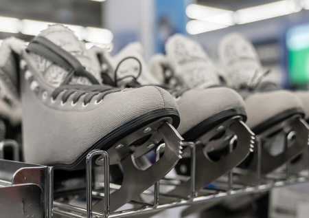 Россияне бросились скупать зимний инвентарь