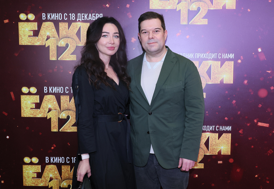 Телеведущий Сергей Бабаев с супругой Юлией на премьере фильма «Елки-12» в Москве