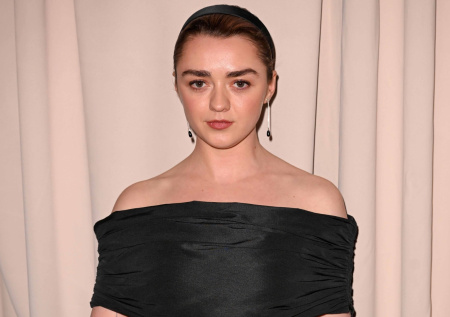 Звезда «Игры престолов» опубликовала откровенные фото с отдыха