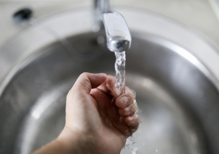 Полиция предупредила о новой схеме мошенничества с проверкой качества воды