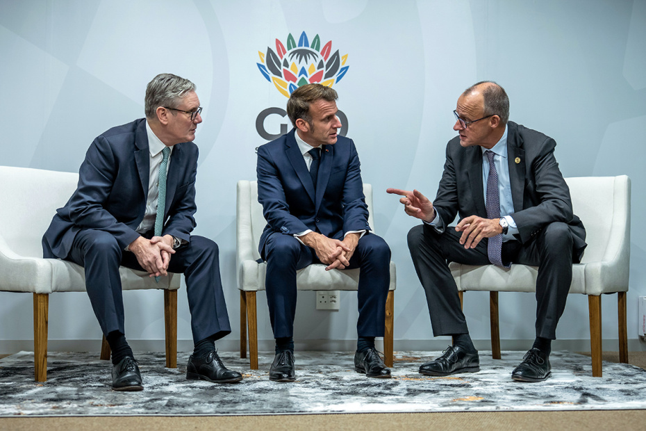 Премьер-министр Великобритании Кир Стармер, президент Франции Эммануэль Макрон и канцлер Германии Фридрих Мерц