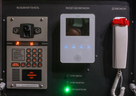 Россиянка «купила» домофон за 14 млн рублей